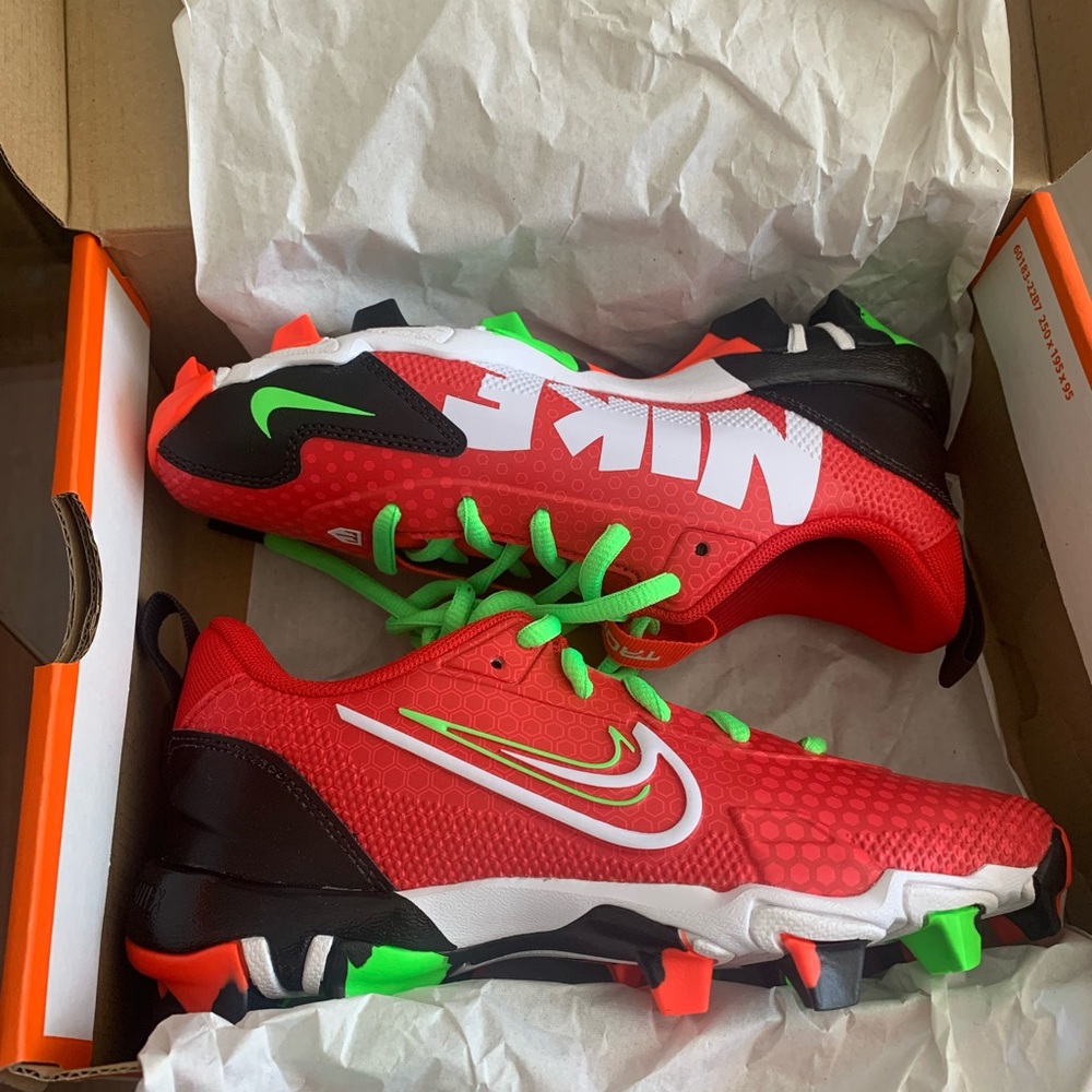 Nike kids soccer shoes. 2 Y size. Not 2 years old. Youth size